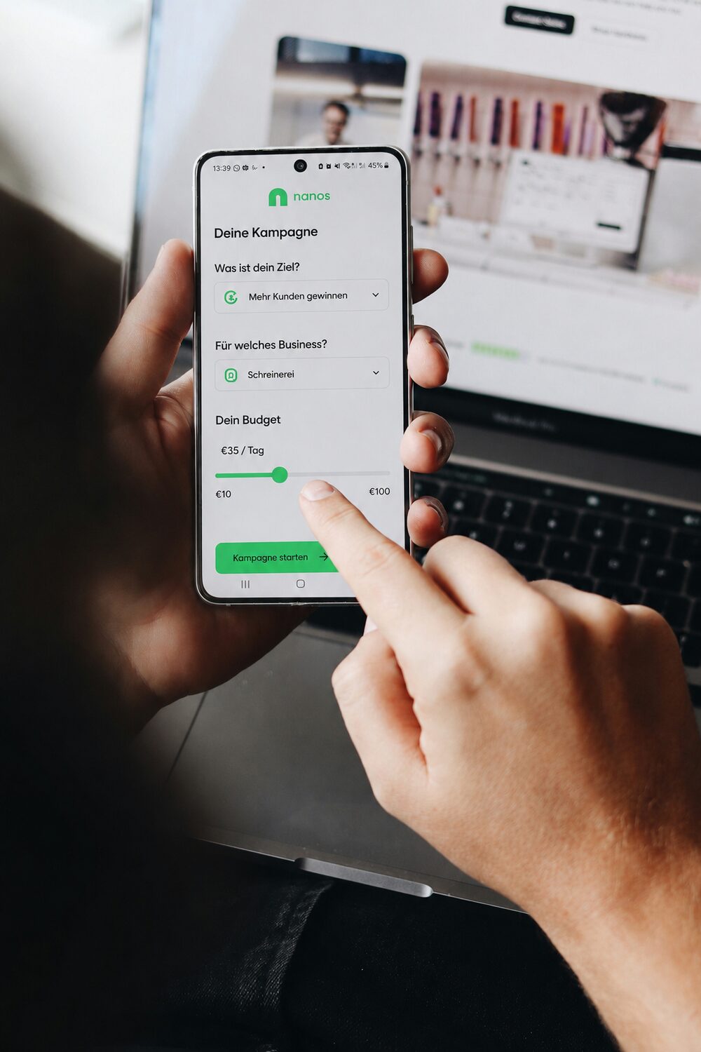 nanos Kampagnen-Builder am Smartphone — Kampagne in wenigen Schritten eingerichtet